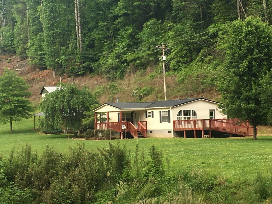 Primary Photo - 2048 NC-212