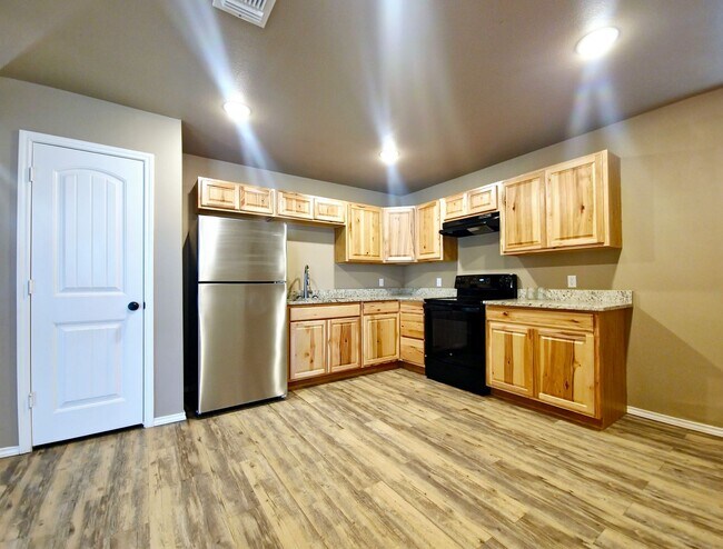 Building Photo - Cozy 3 Bedroom Home