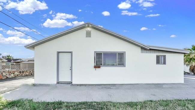 Building Photo - Central 1 Bedroom 1 Bath