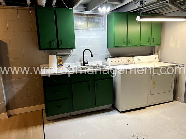 Building Photo - 3 Bed 1 Bath Home in Lambertville Availabl...