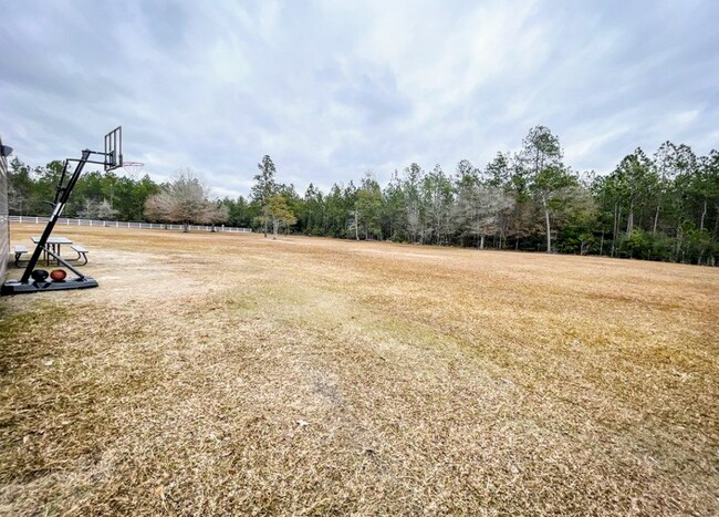 Foto del edificio - 7150 Laird Rd