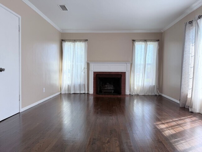 Foto del edificio - 3082 Thurin Ave