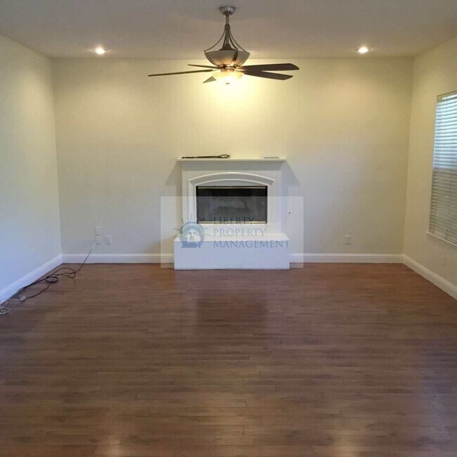 Building Photo - 899 Sweet Pea Ln