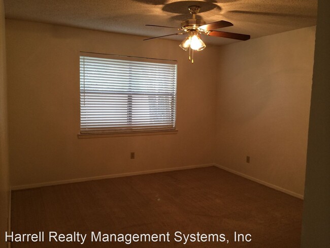 Building Photo - 2 br, 1 bath House - 4223 Lake Shore Villa...