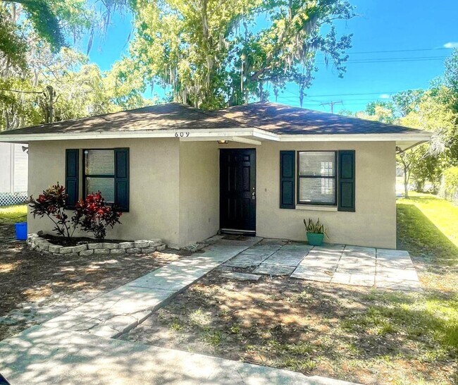 Building Photo - 609 N Palm Drive