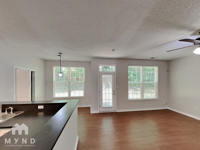 Foto del edificio - 6027 Briggs Dr