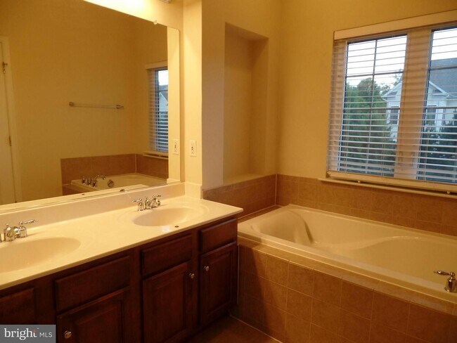 Foto del edificio - 4631 Carisbrooke Ln