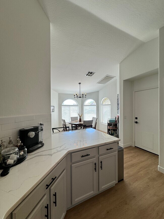 Foto del edificio - 16652 N 19th St