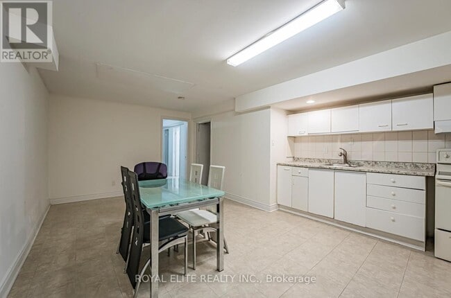 Building Photo - 29 Ashmore Crescent