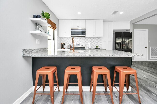 Foto del edificio - 5706 Sunnygate Dr