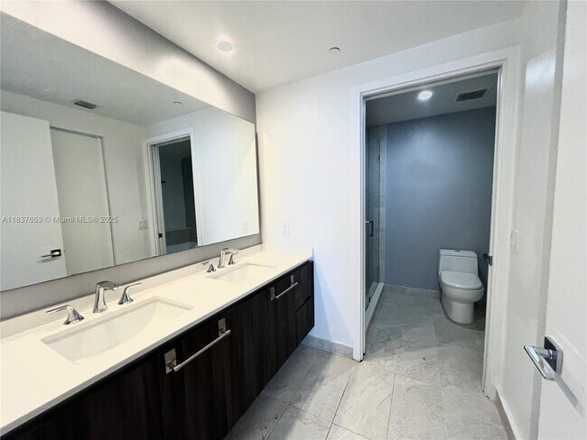 Foto del edificio - 488 NE 18th St
