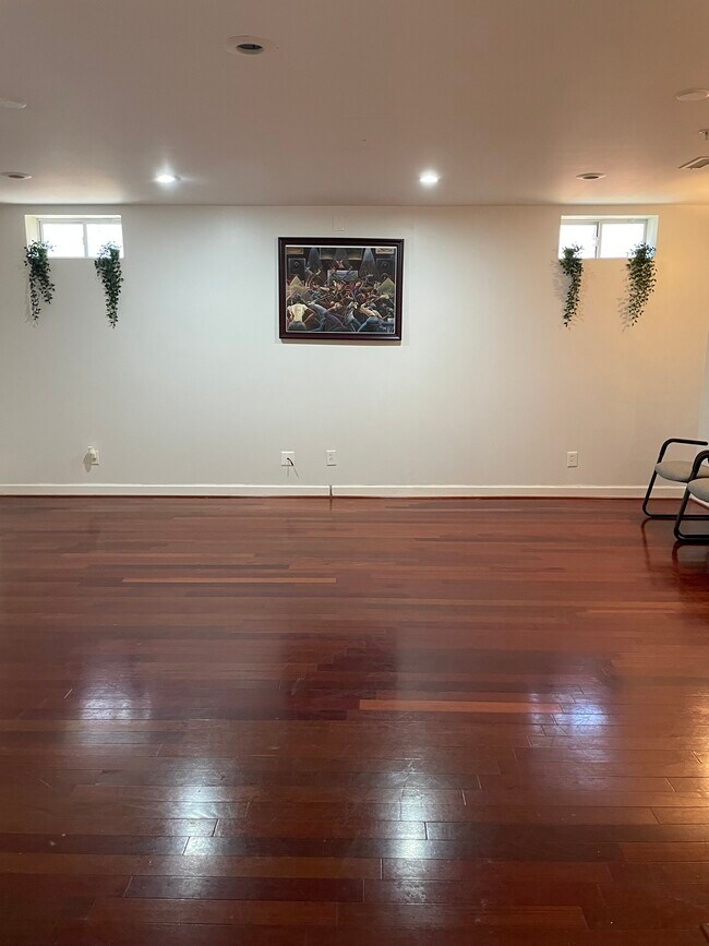 Foto del edificio - 10801 Glenshire Dr
