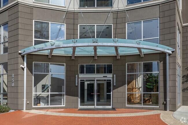 Entrada - Allure @ Harbor Point