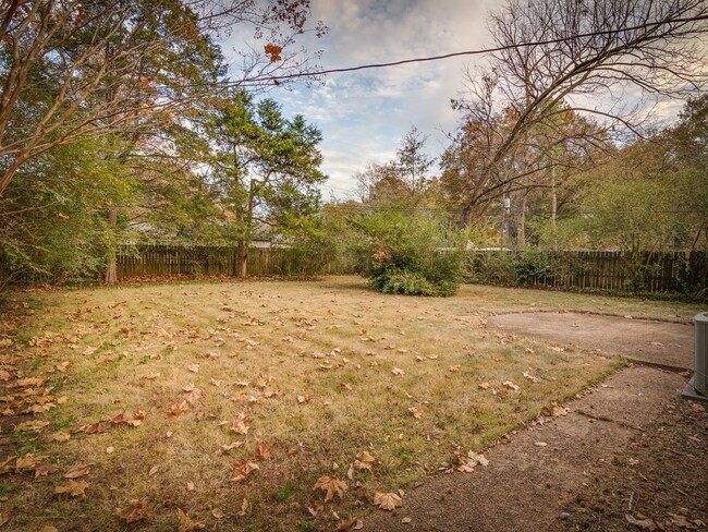 Building Photo - Updated 3BR home in GREAT neighborhood!