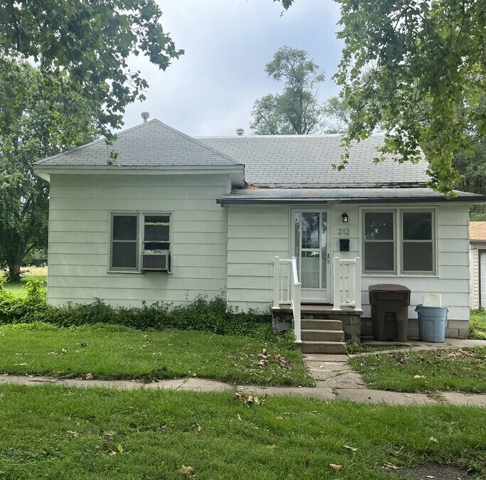 Primary Photo - 212 W 5th St