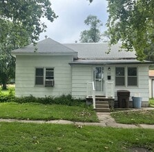 Building Photo - 212 W 5th St Building Photo - 212 W 5th St