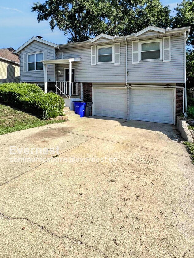 Foto principal - 16500 W 125th St