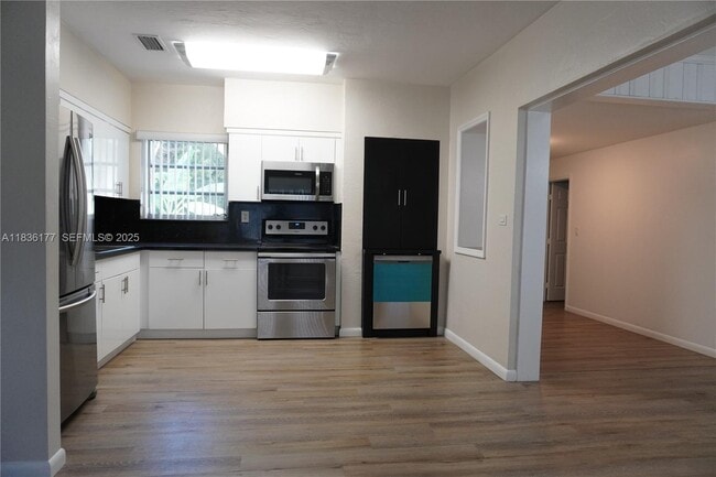 Foto del edificio - 7800 SW 69th Ave