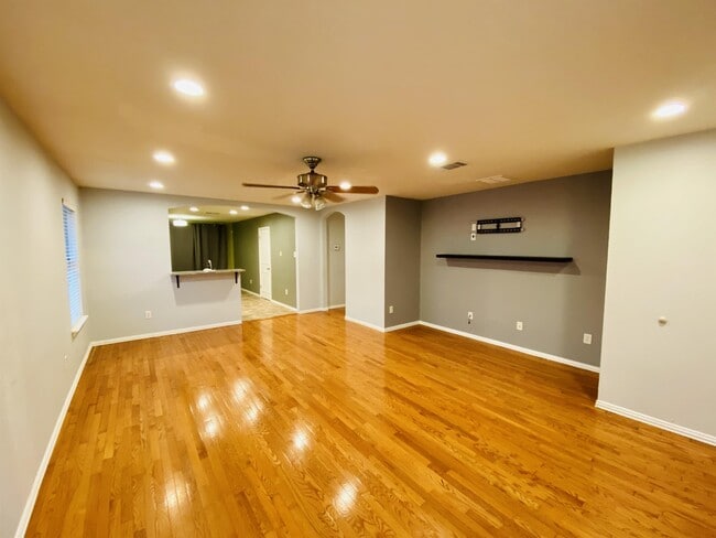 Building Photo - 3811 Julianas Way