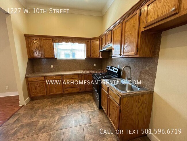 Foto del edificio - 1227 W 10th St