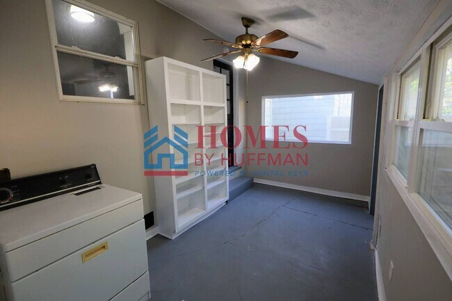 Foto del edificio - Two Bedroom House | Westside Property