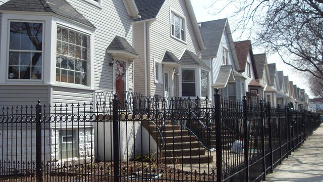 Foto del edificio - 1657 N Harding Ave