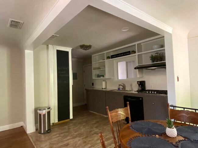 Foto del edificio - 1478 Benton Dr