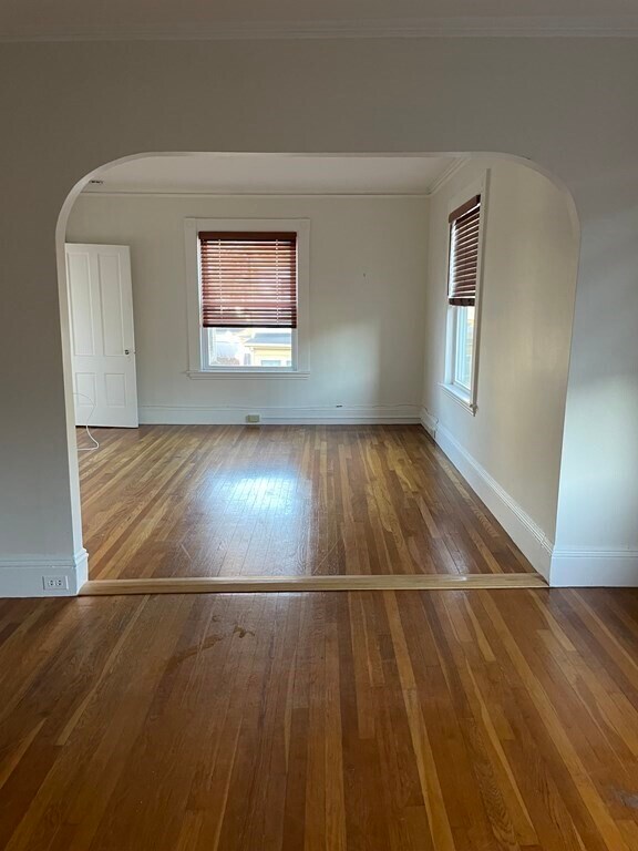 Building Photo - 39 Thorndike St