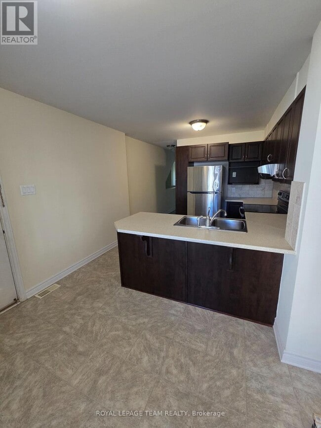 Building Photo - 329 Paseo Private