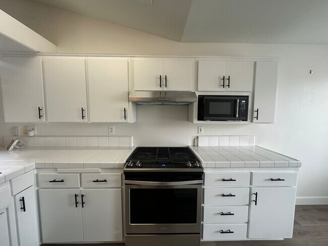 Foto del edificio - SE Visalia home coming soon!!