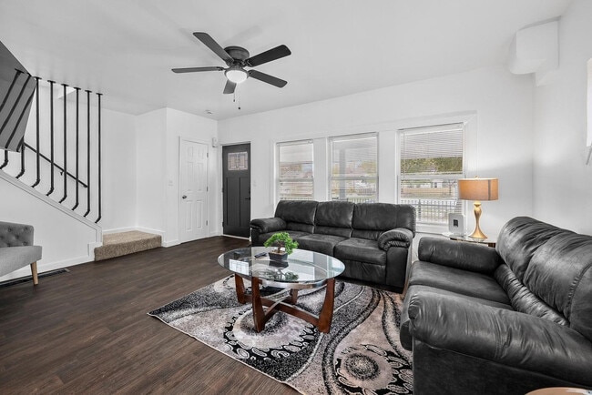 Building Photo - 2009 Sharon St