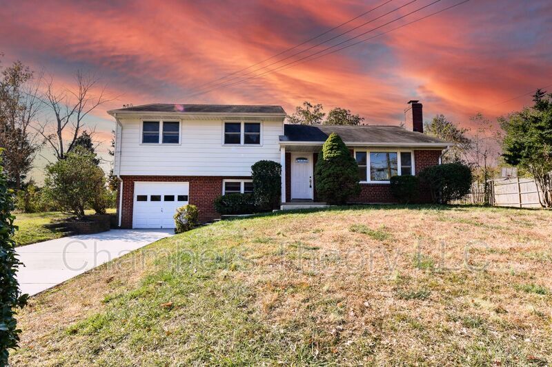 Foto principal - 5212 Montgomery St