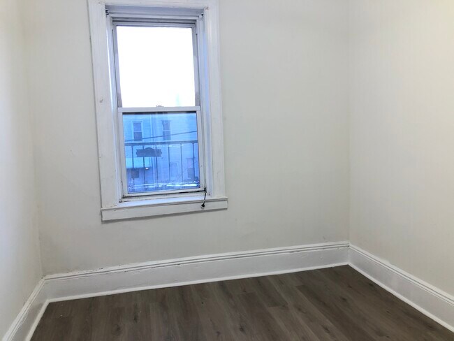 Building Photo - 351 Forrest St