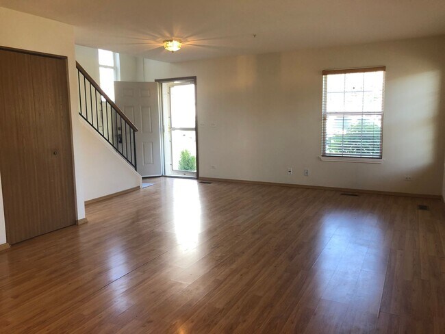 Foto del edificio - 3 Bedroom Home located in Mundelein!!!