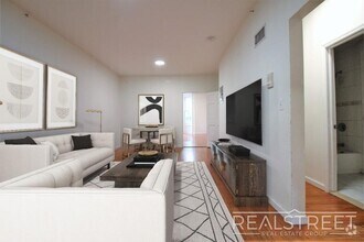 Building Photo - NO FEE! 3 BED 1.5 BATH DUPLEX in Stuyvesan...