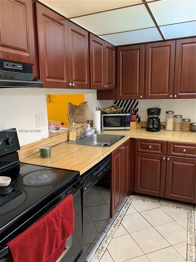 Foto del edificio - 8075 SW 107th Ave