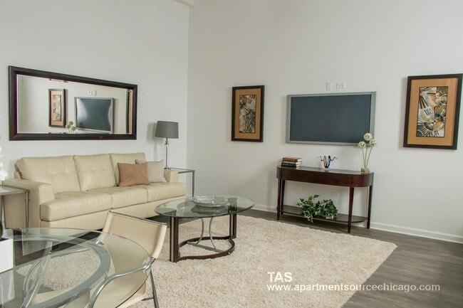 Photo - 932 W Dakin St Apartment