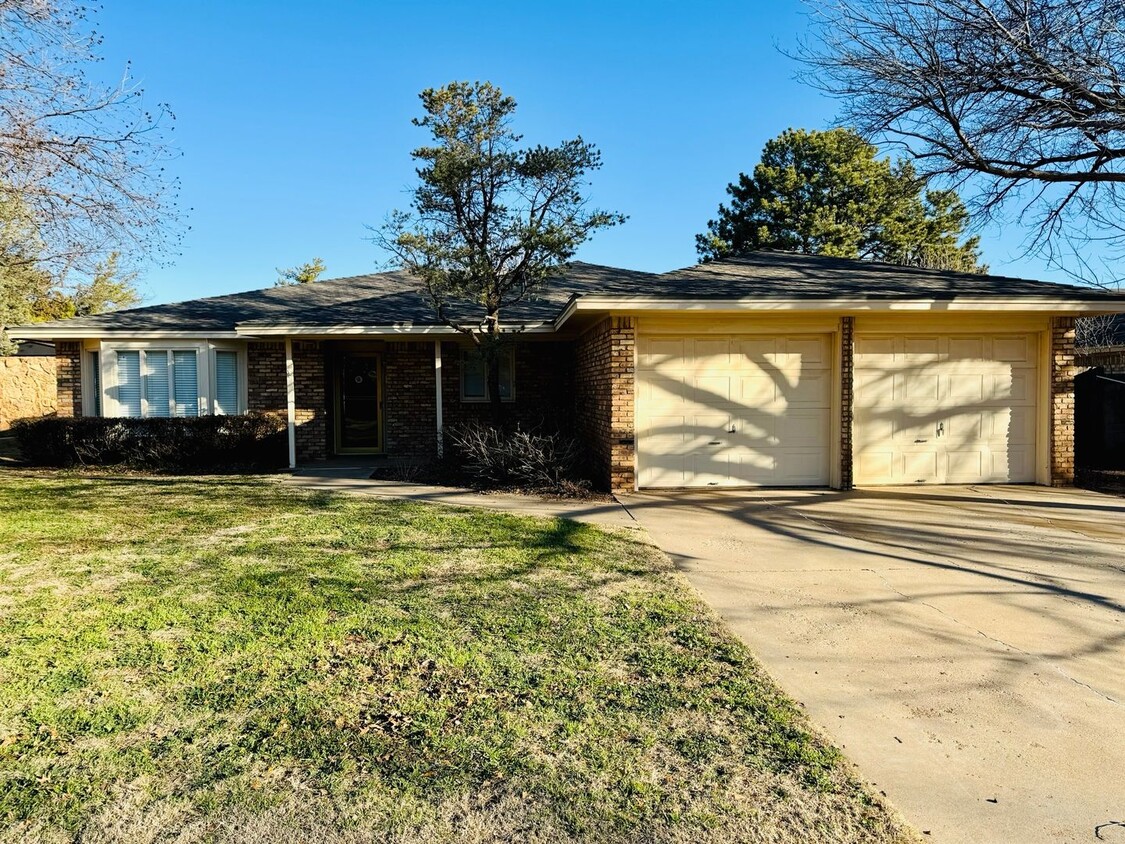 Primary Photo - 3 bed 2 bath house with basement