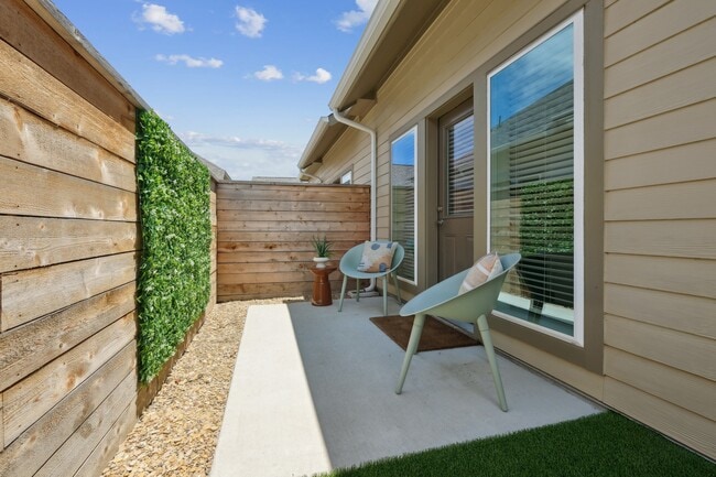 Building Photo - Avendale Painted Tree