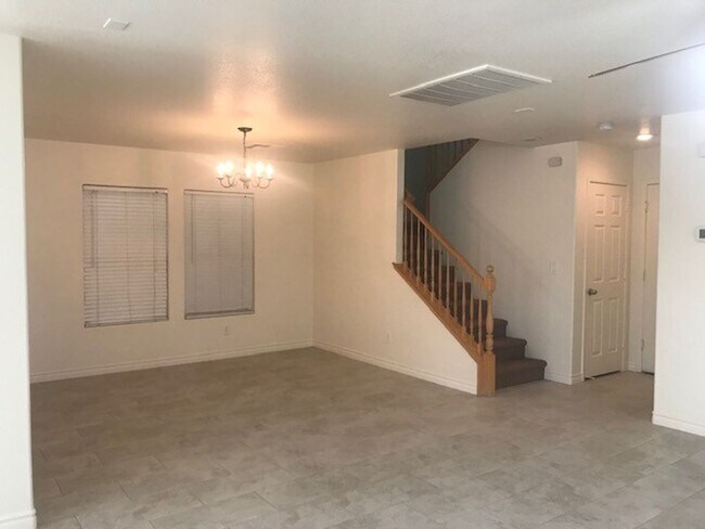 Foto del edificio - 5 Bedroom House! Great Room living space d...