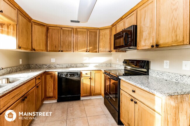 Foto del edificio - 7051 Lenox Dr