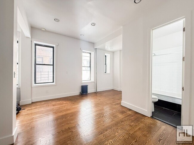 Foto del edificio - EASTERN PARKWAY / Crown Heights Studio 1-Bath