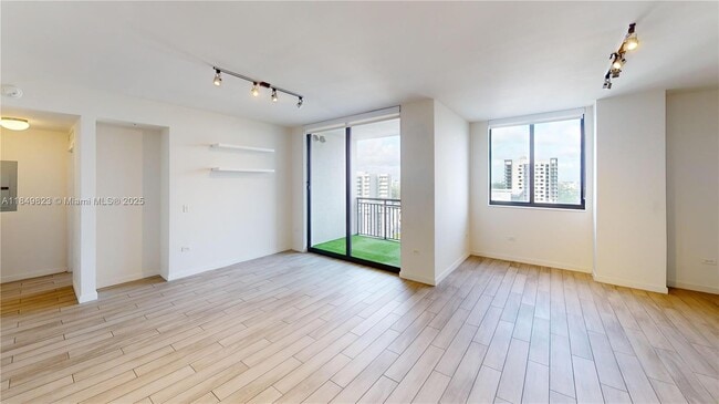 Foto del edificio - 999 SW 1st Ave