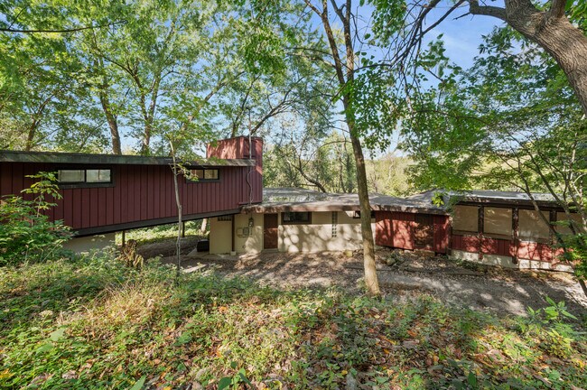Building Photo - 740 Olivant Plz