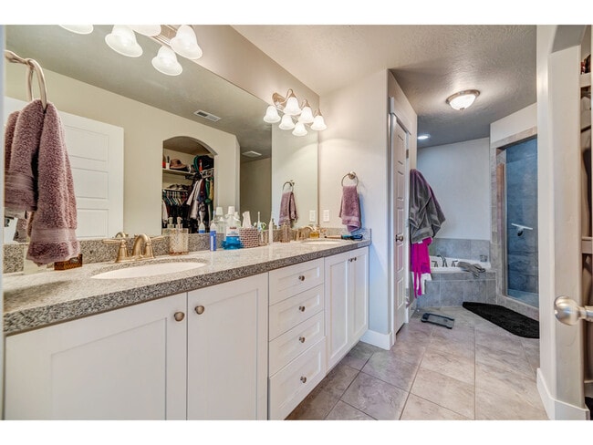 Building Photo - 701 S 1840 W