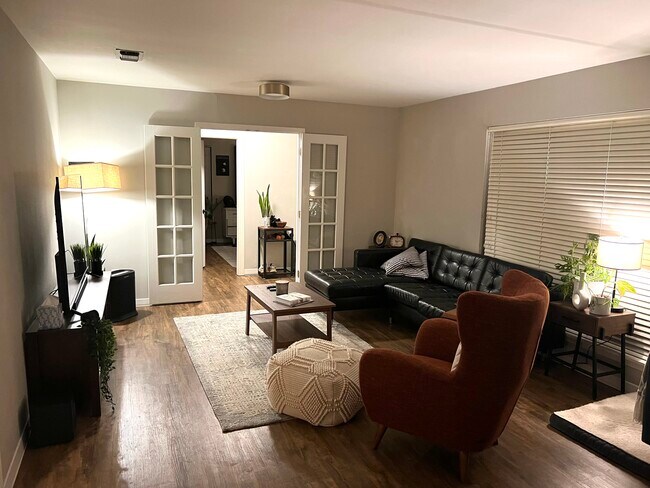 Foto del edificio - 4017 Vineland Dr