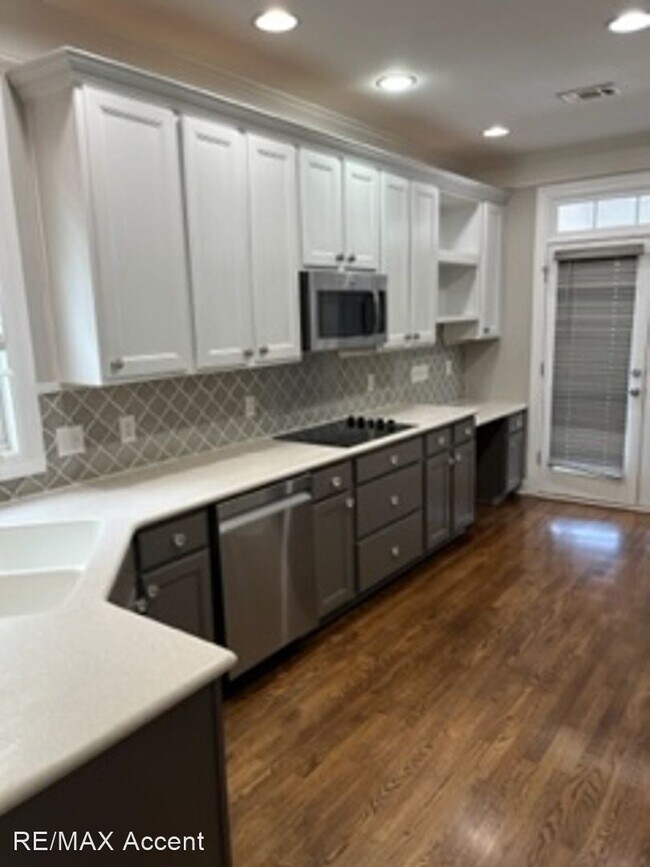 Foto del edificio - 3 br, 4 bath House - 307 Lake View Dr.