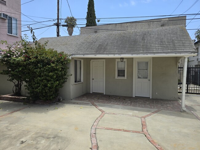 Building Photo - 5826 Willoughby Ave