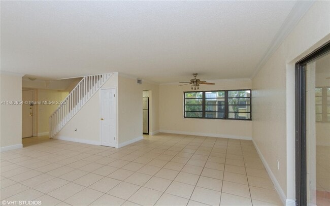 Building Photo - 10405 N Kendall Dr