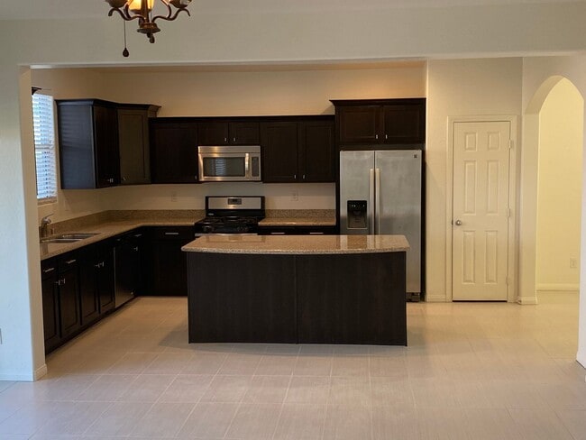 Building Photo - TUSCANY GUARD GATED COMMUNITY. LOTS OF UPGRADES AND HOA AMENITIES